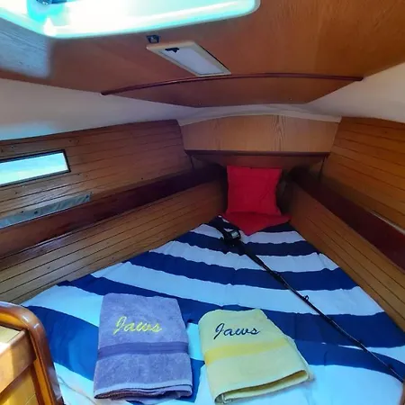 Velero Jaws Evasion Bådhotel *