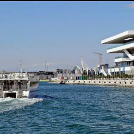 Velero Jaws Evasion Bådhotel Valencia